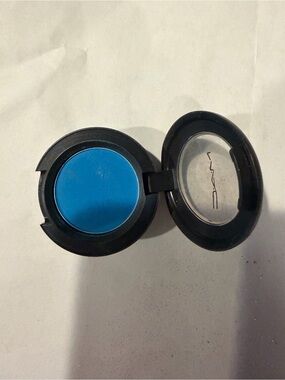 MAC Cosmetics Bold Blue Matte Eyeshadow